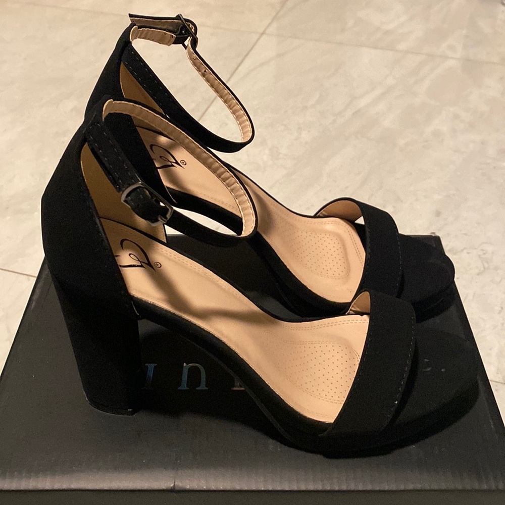 Windsor Black High Fashion Ankle Strap Chunky Heels Size Women's 6.5